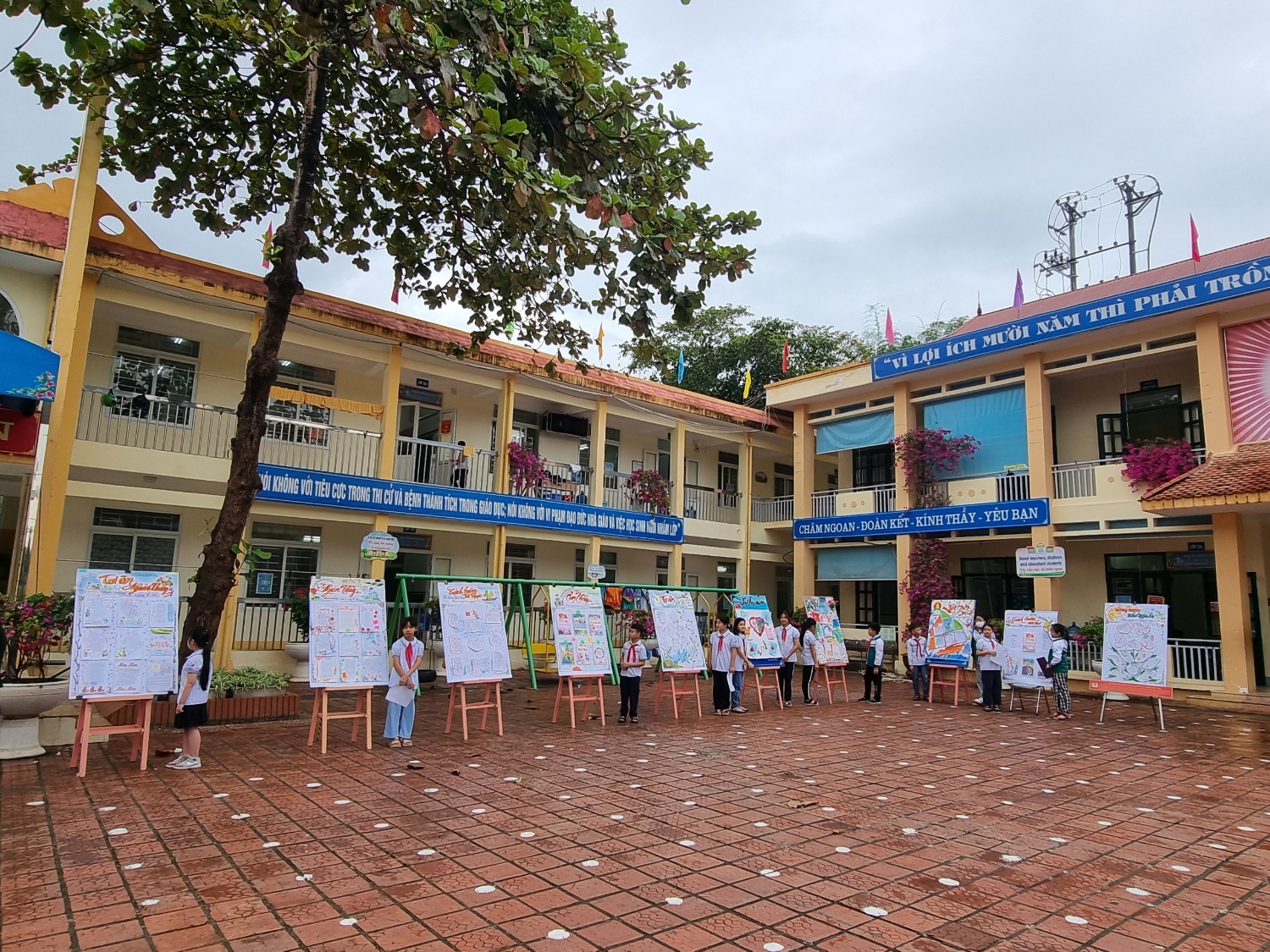 TRƯỜNG TIỂU HỌC TÔ VĨNH DIỆN TỔ CHỨC THI BÁO ẢNH, BÁO TƯỜNG CHÀO MỪNG KỈ NIỆN 40 NGÀY NHÀ GIÁO VIỆT NAM  20/11