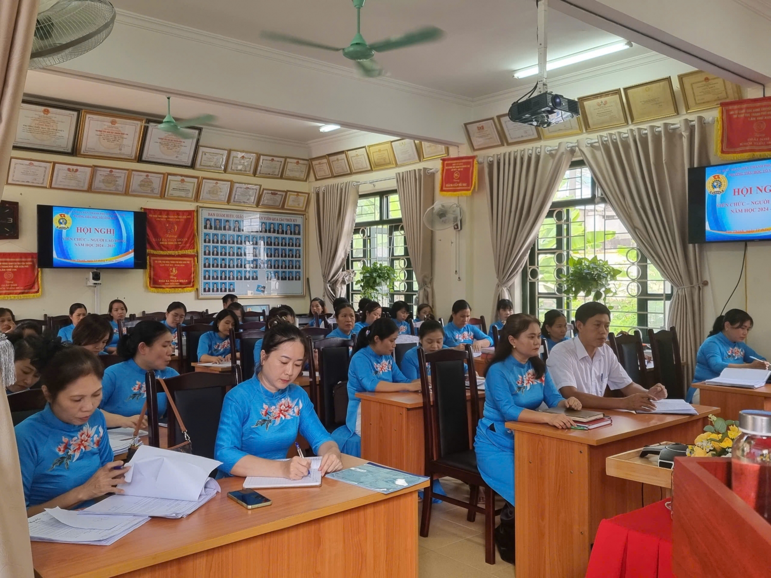 TRƯỜNG TIỂU HỌC TÔ VĨNH DIỆN TỔ CHỨC HỘI NGHỊ  VIÊN CHỨC – NGƯỜI LAO ĐỘNG NĂM HỌC 2024 – 2025.